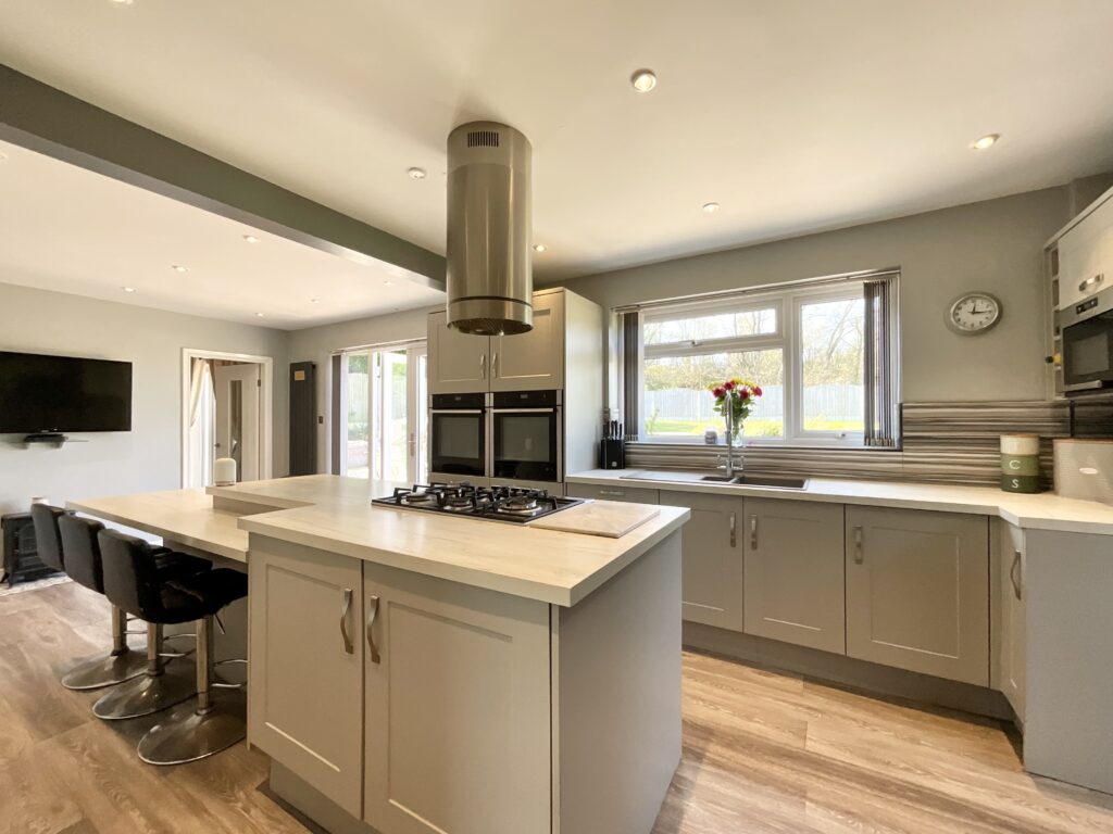 Breach Lane, Tean, ST10