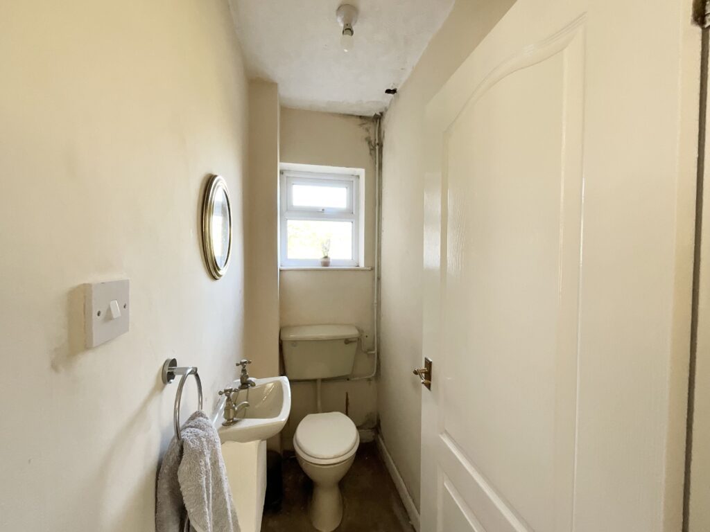 Breach Lane, Tean, ST10