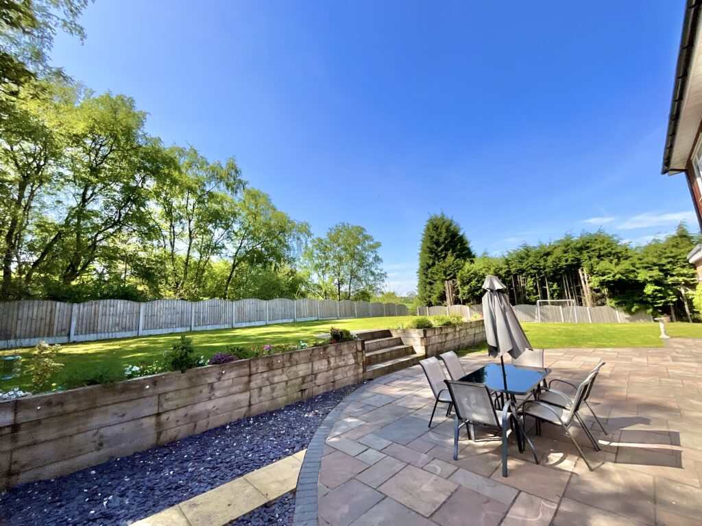 Breach Lane, Tean, ST10