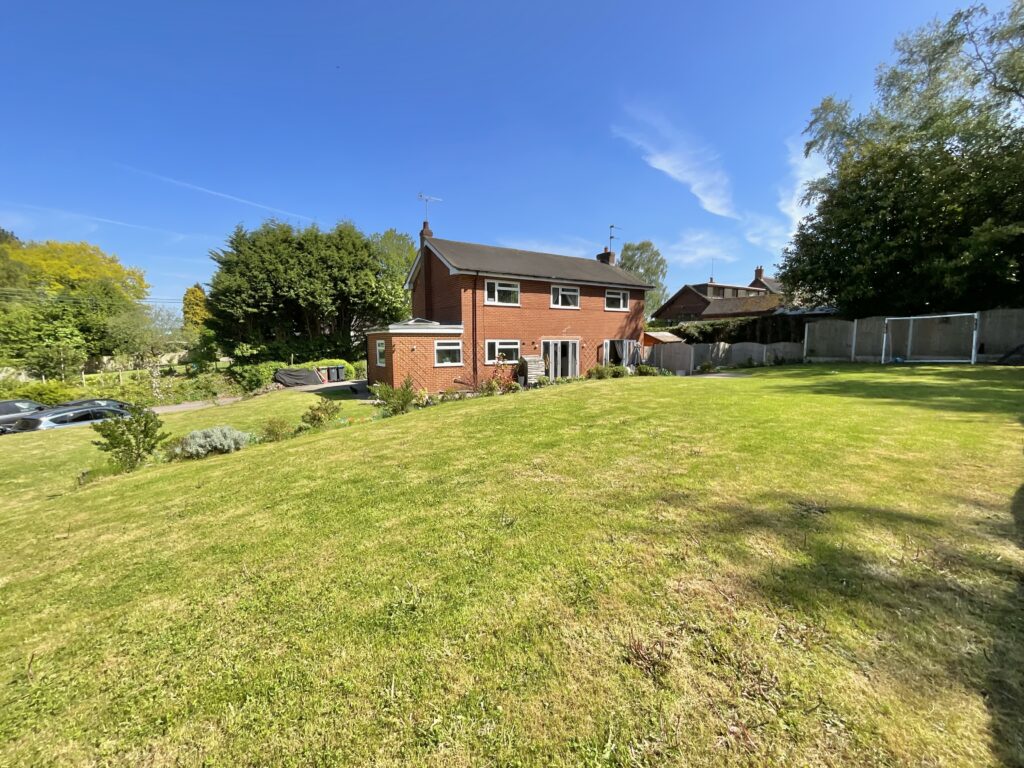Breach Lane, Tean, ST10