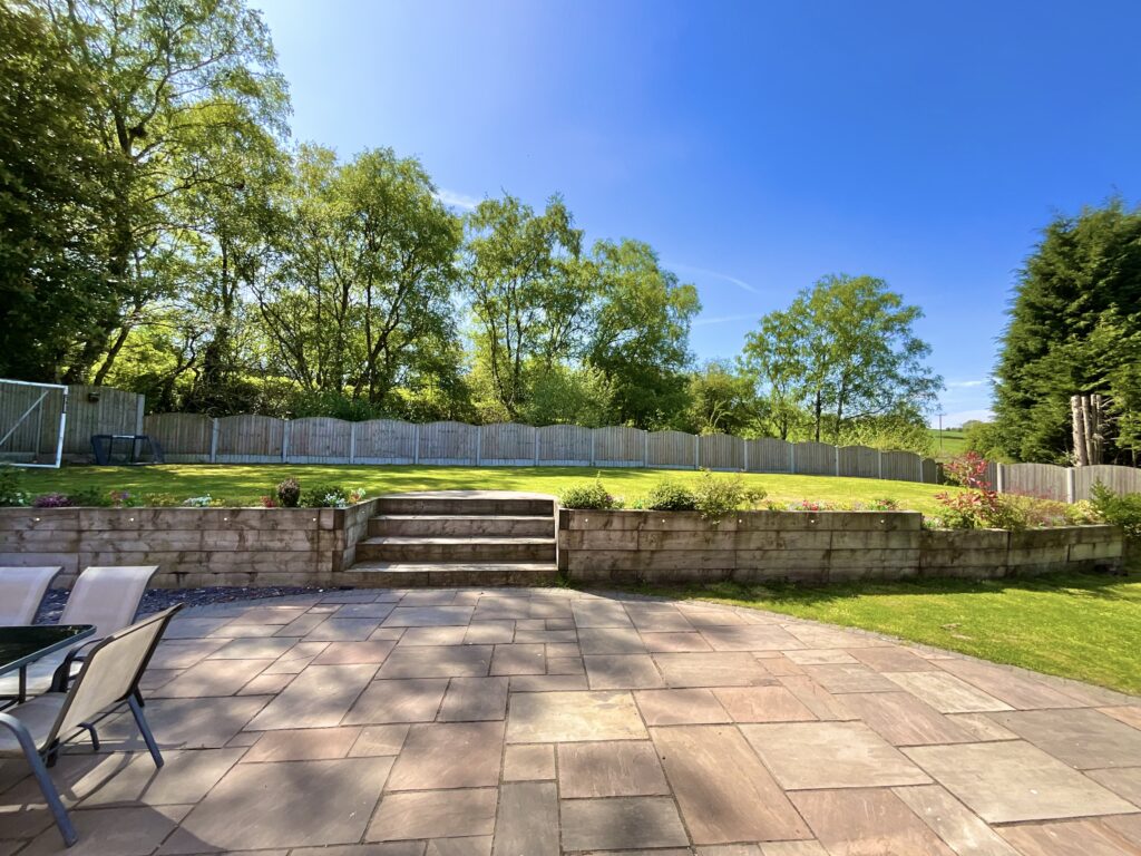 Breach Lane, Tean, ST10