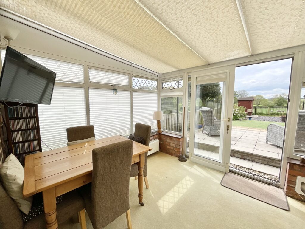Outlanes, Meaford, ST15