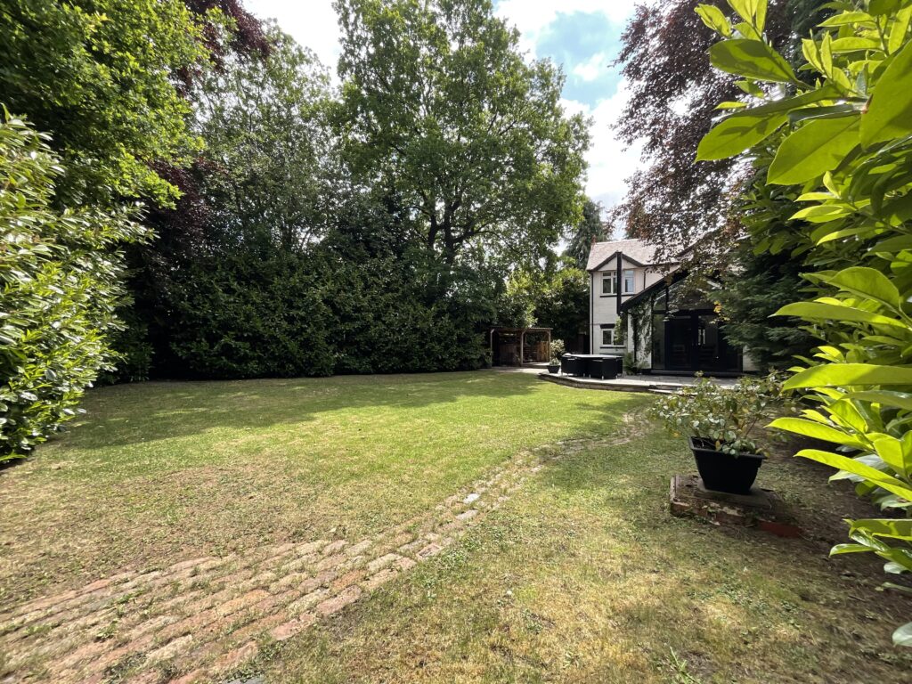 Station Road, Barlaston, ST12