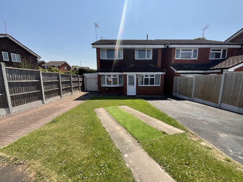 Greenway Avenue, Stone, ST15