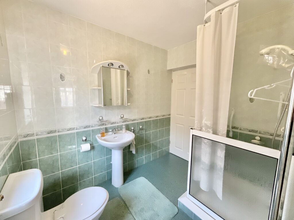 Ravenswood Close, Newcastle, ST5