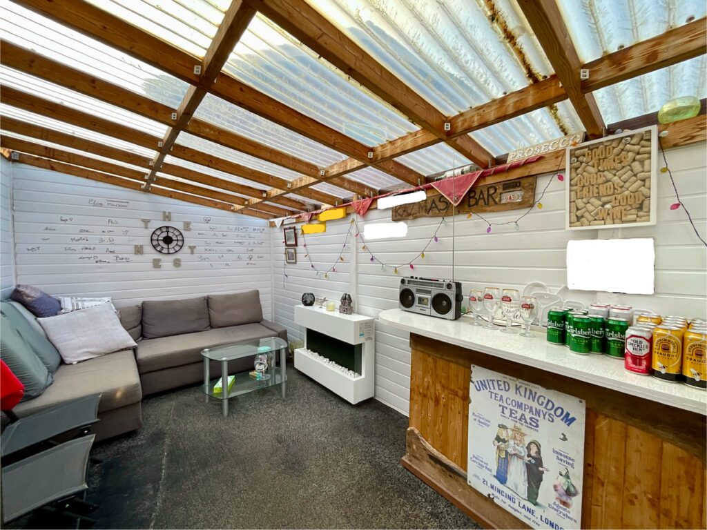 Greenway Avenue, Stone, ST15