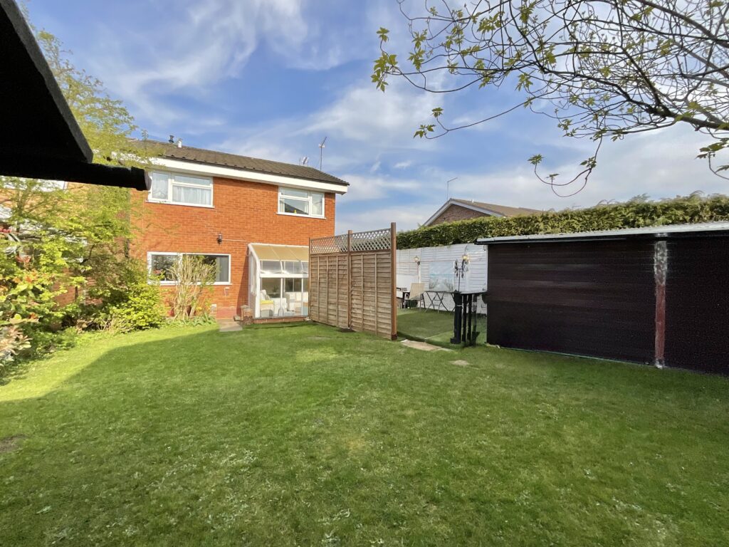 Greenway Avenue, Stone, ST15