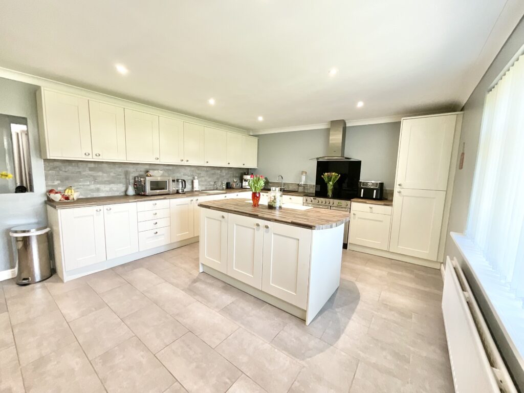 Crewe Road, Shavington, CW2
