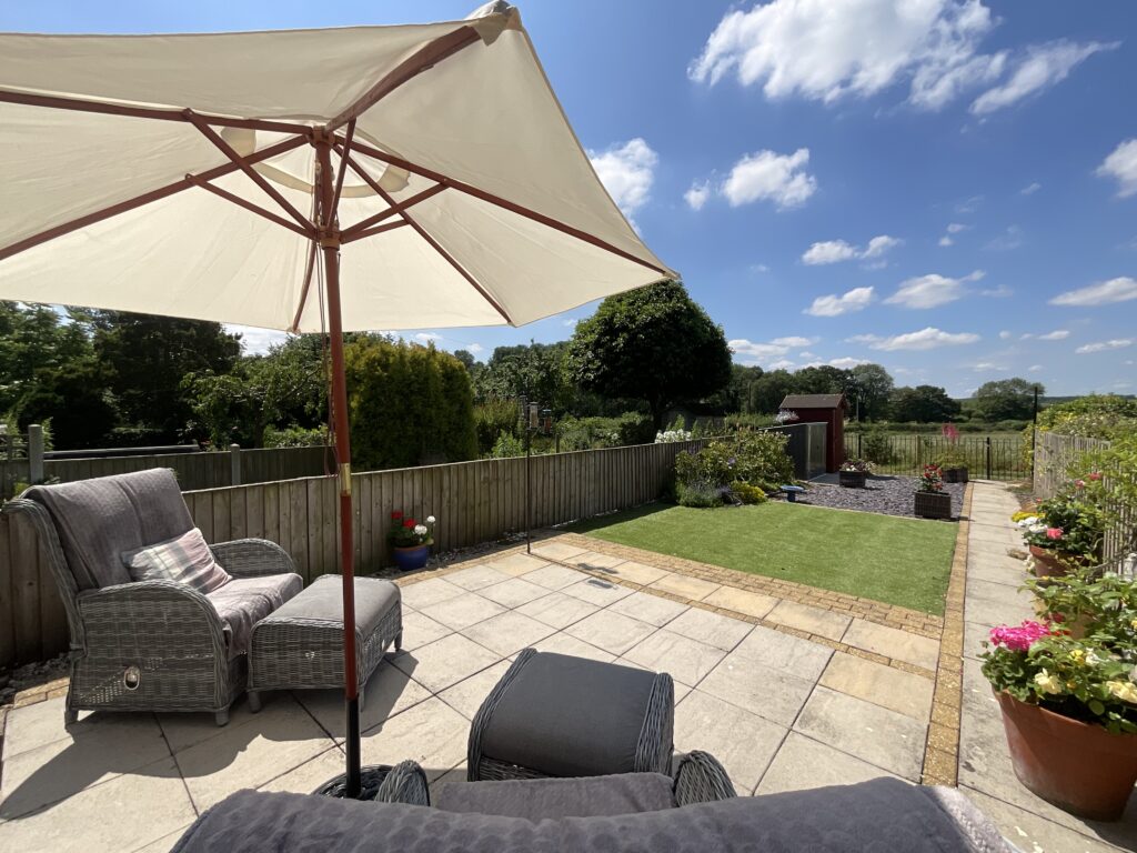 Outlanes, Meaford, ST15