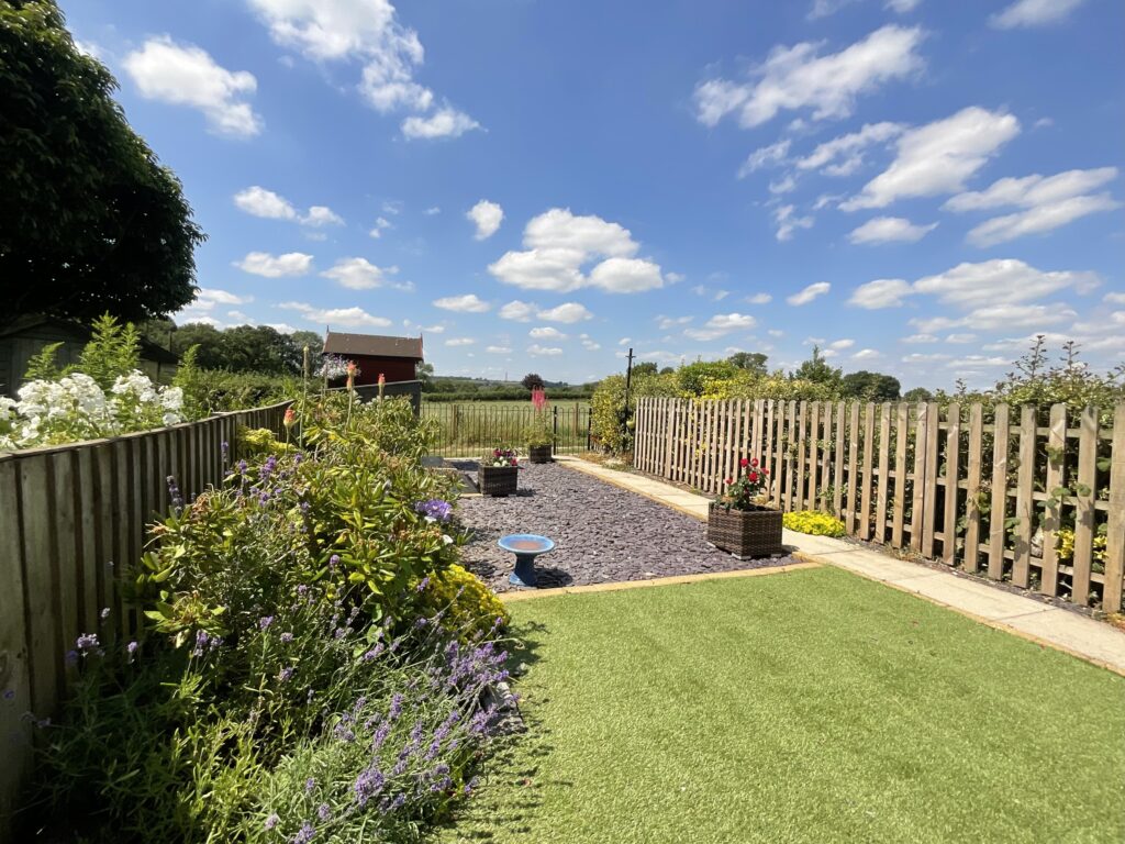Outlanes, Meaford, ST15