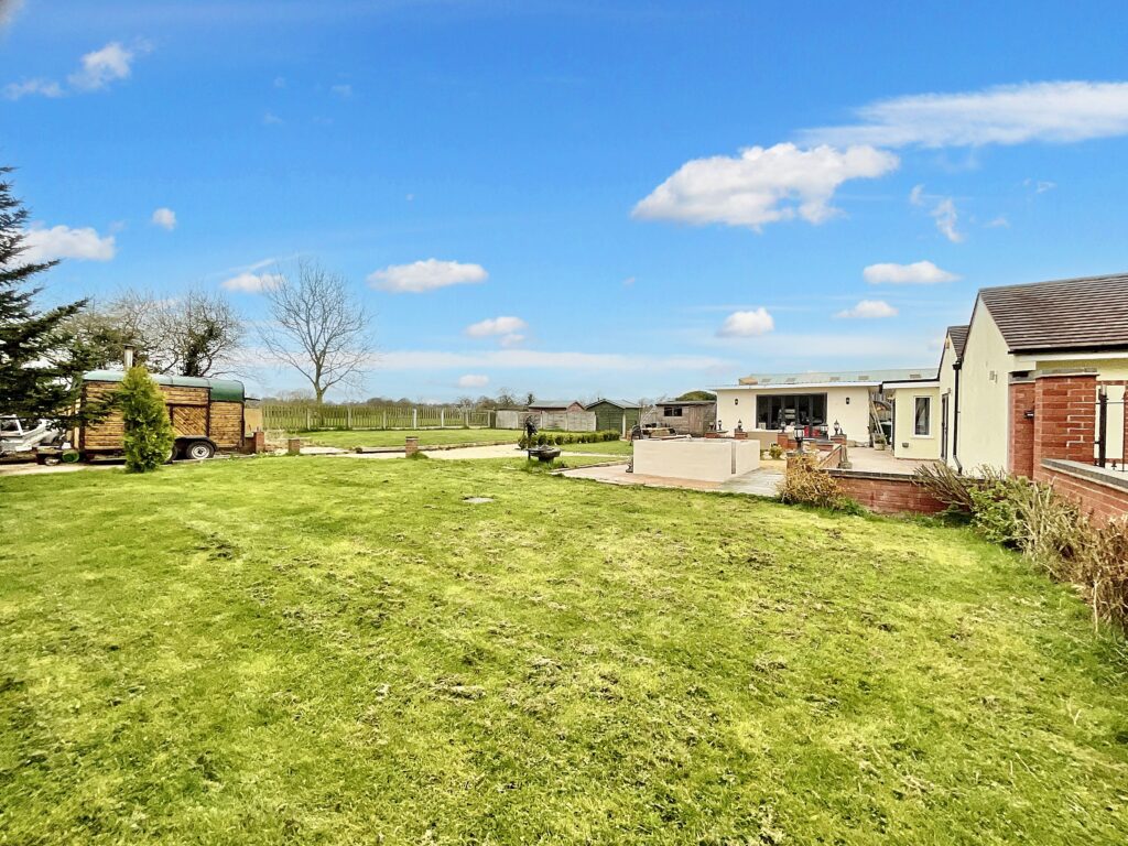 Woodhouse Lane, Haughton, ST18