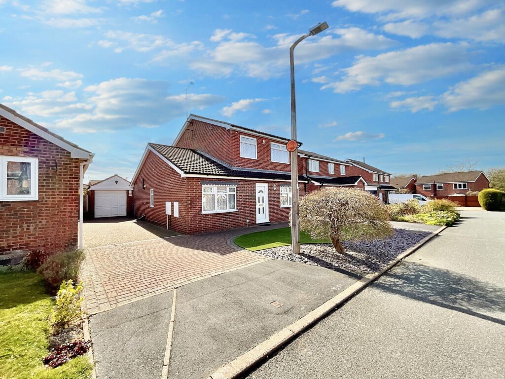 Ravenswood Close, Newcastle, ST5