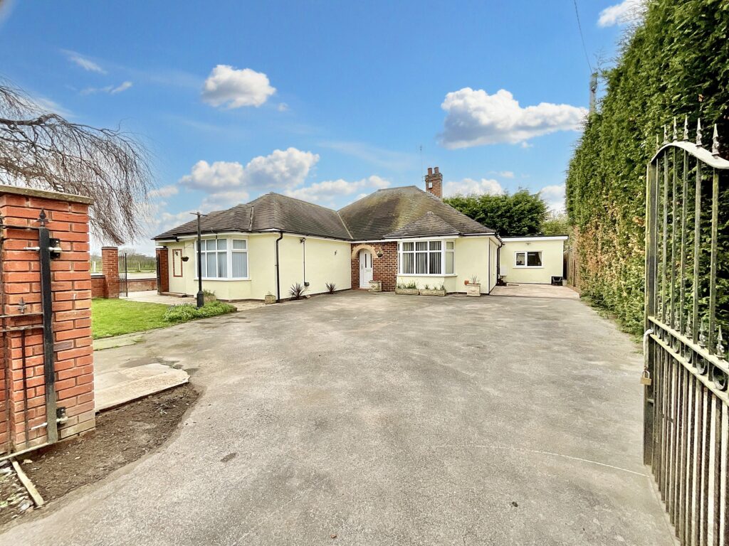 Woodhouse Lane, Haughton, ST18