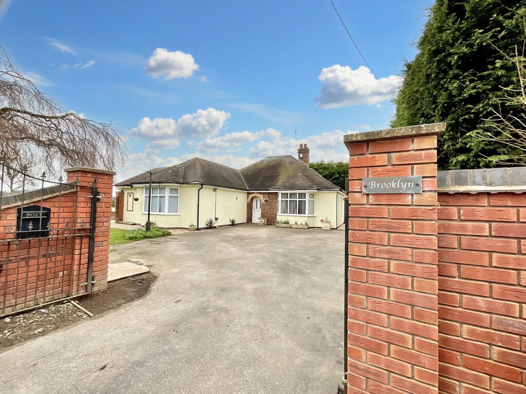 Woodhouse Lane, Haughton, ST18
