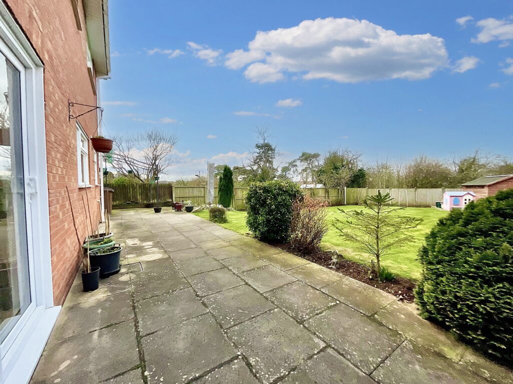 Cranmore Grove, Stone, ST15