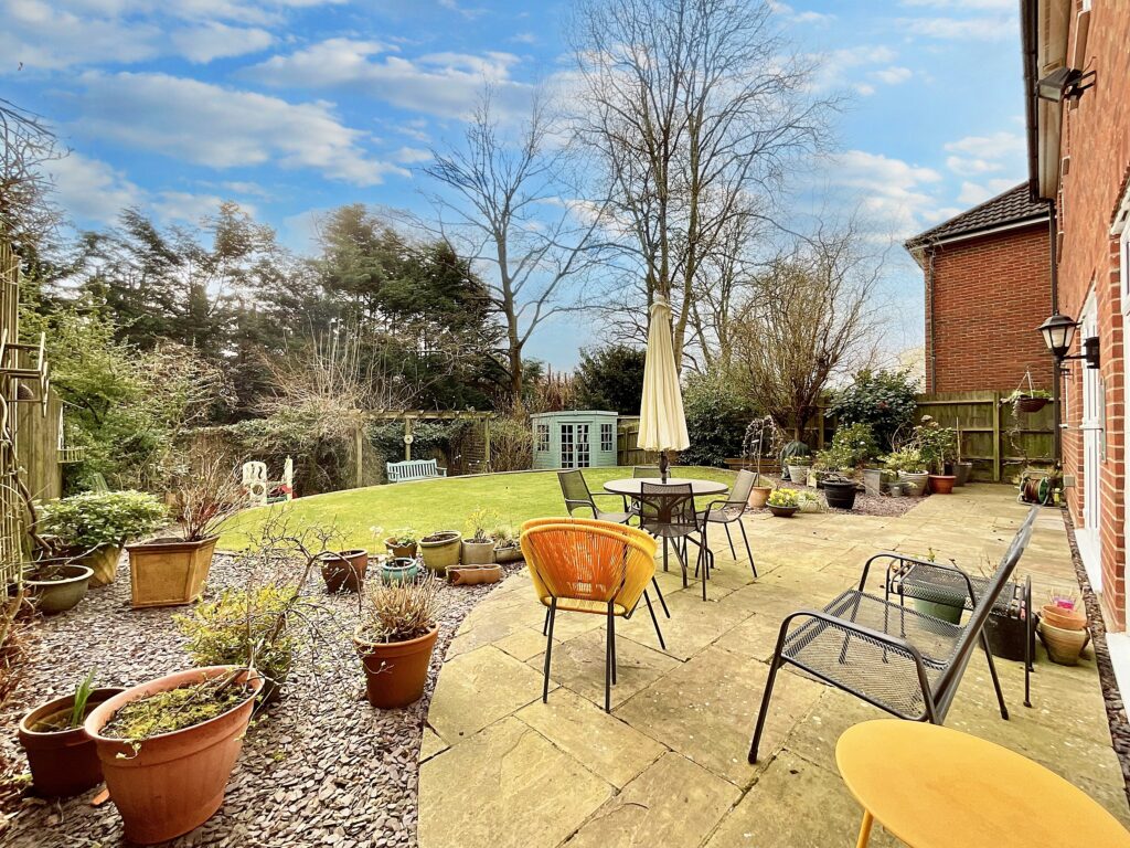 Harding Grove, Stone, ST15