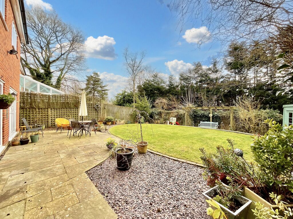 Harding Grove, Stone, ST15