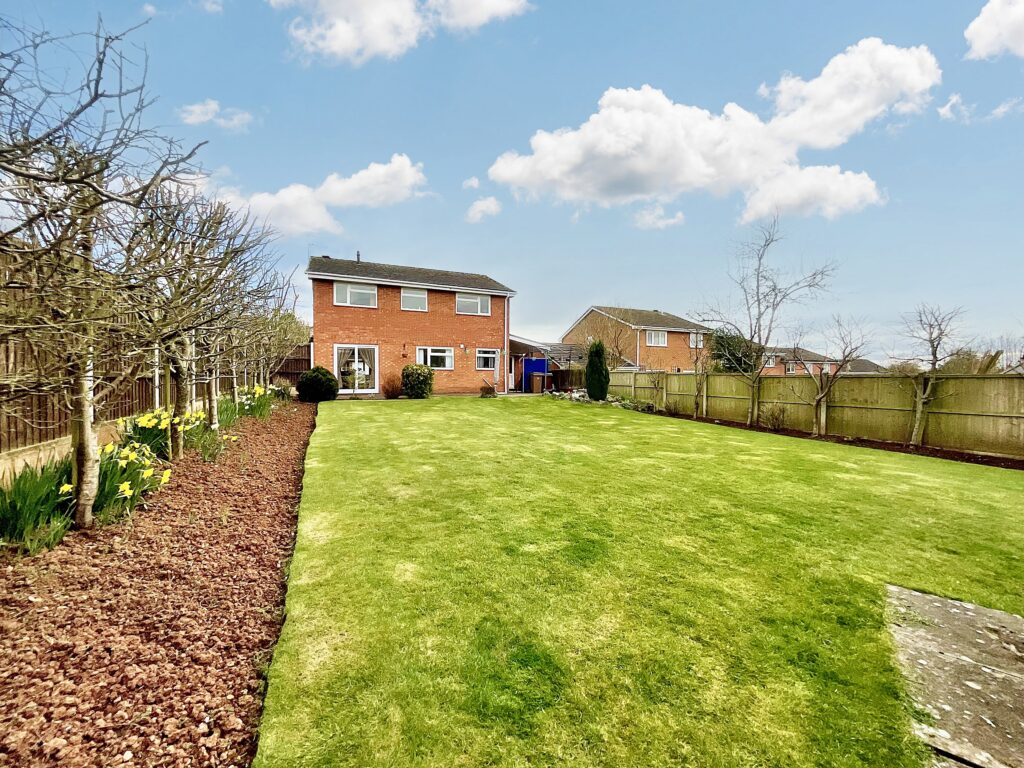 Cranmore Grove, Stone, ST15