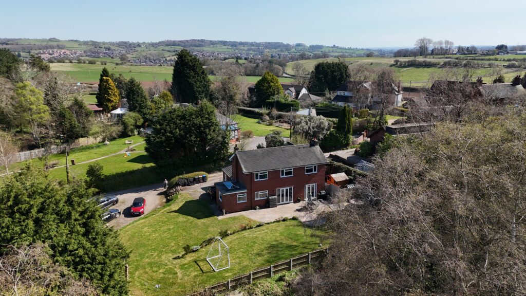 Breach Lane, Tean, ST10