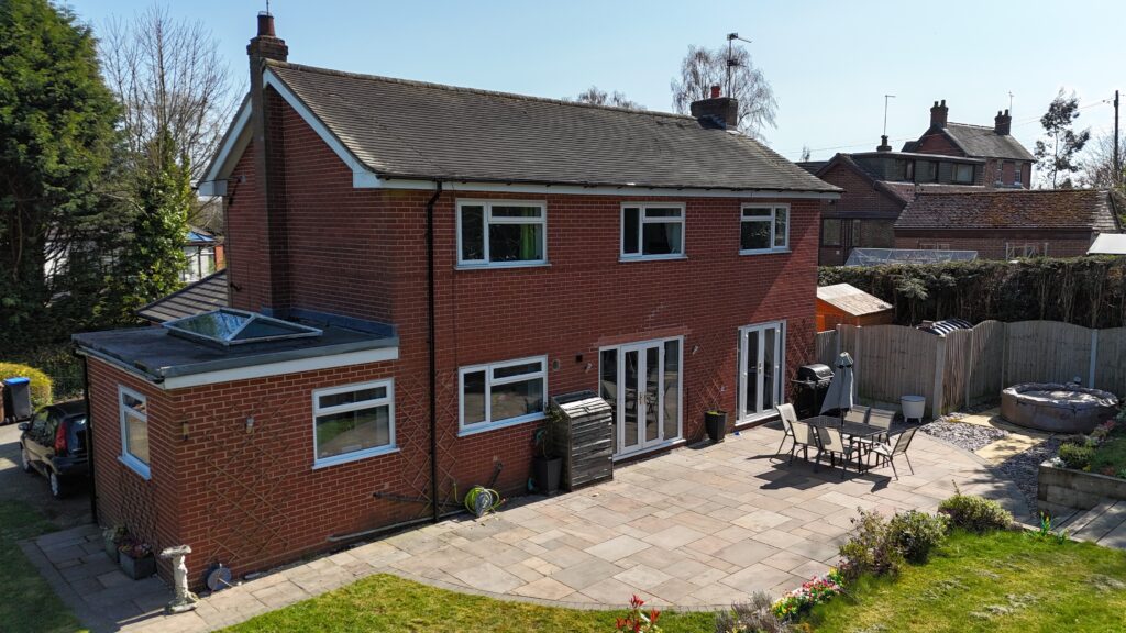 Breach Lane, Tean, ST10