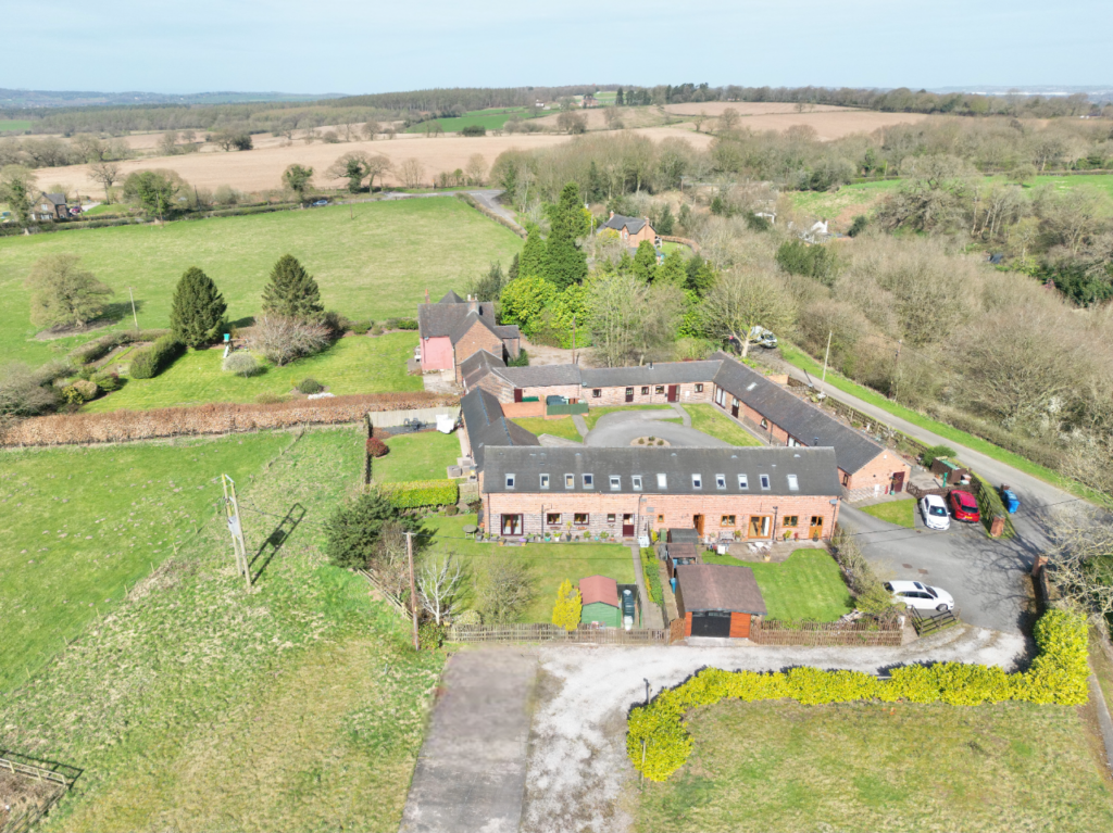 Top Lane, Beech, ST4