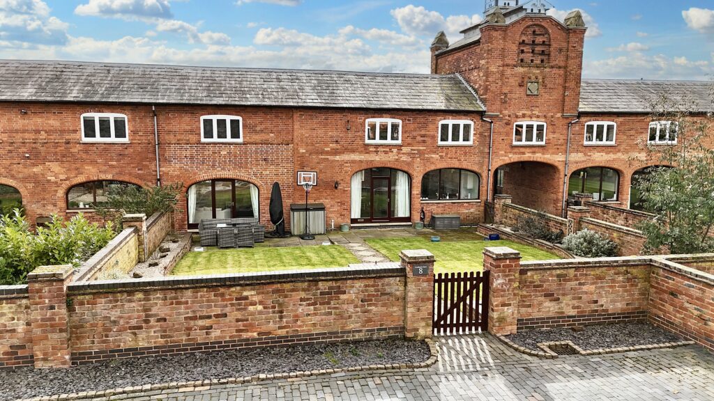 Tixall Court, Tixall, ST18