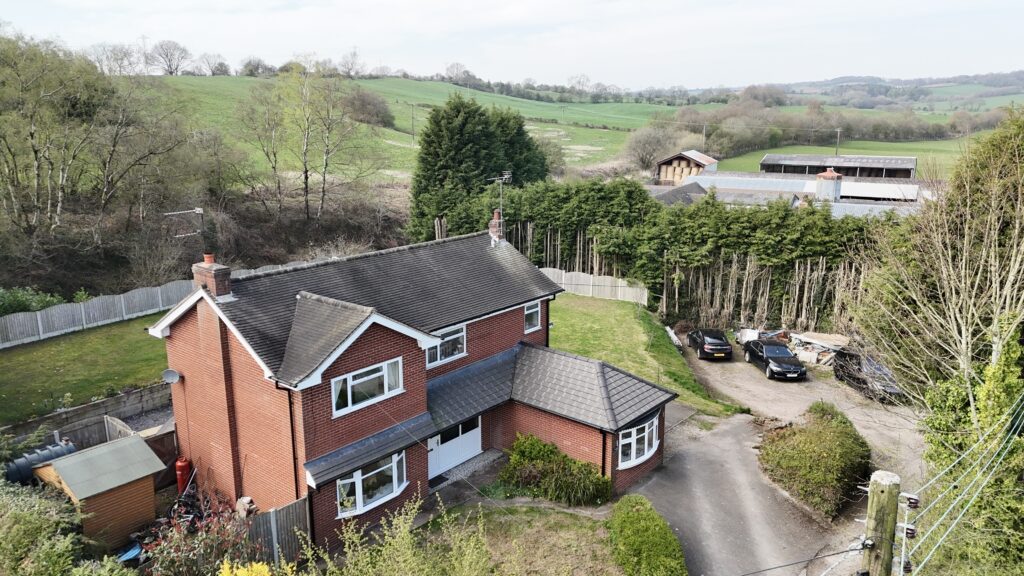 Breach Lane, Tean, ST10