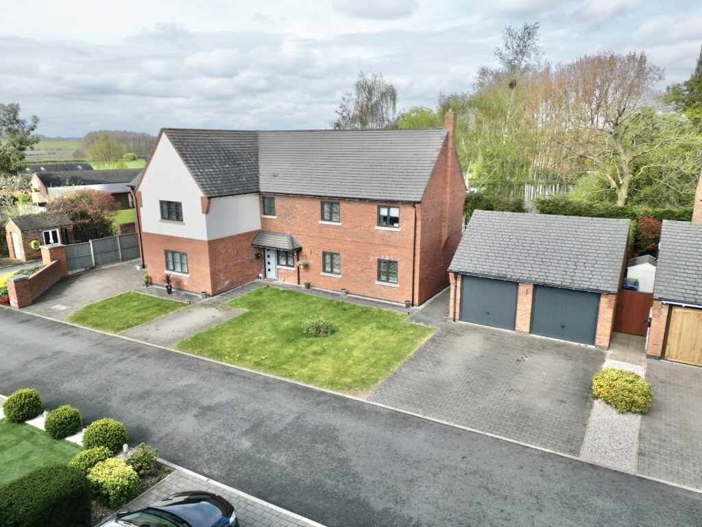 Lakesedge, Stone, ST15