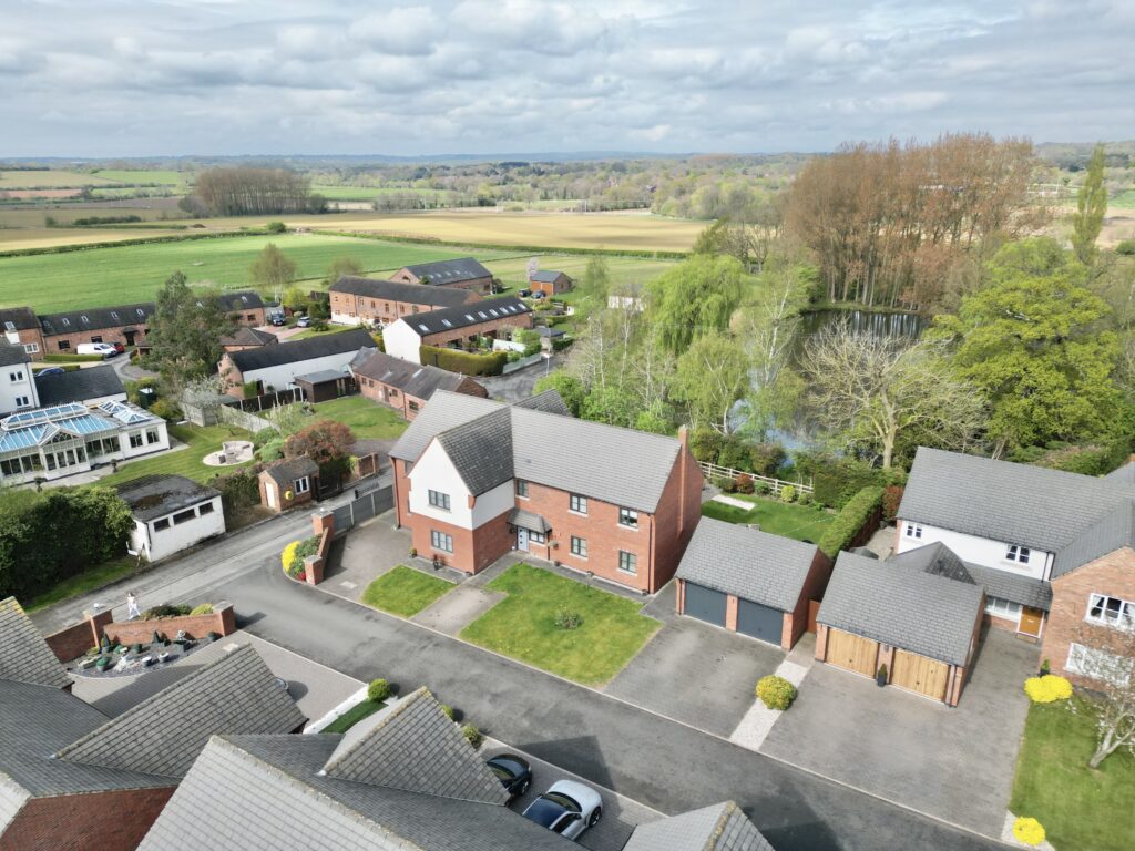 Lakesedge, Stone, ST15