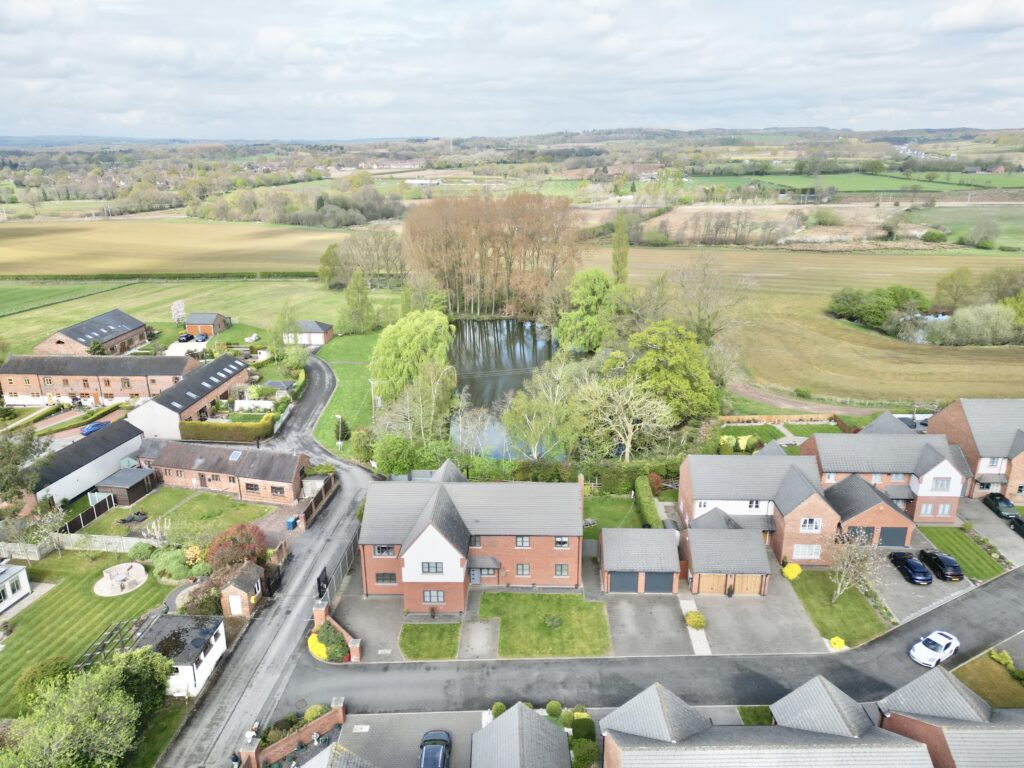 Lakesedge, Stone, ST15