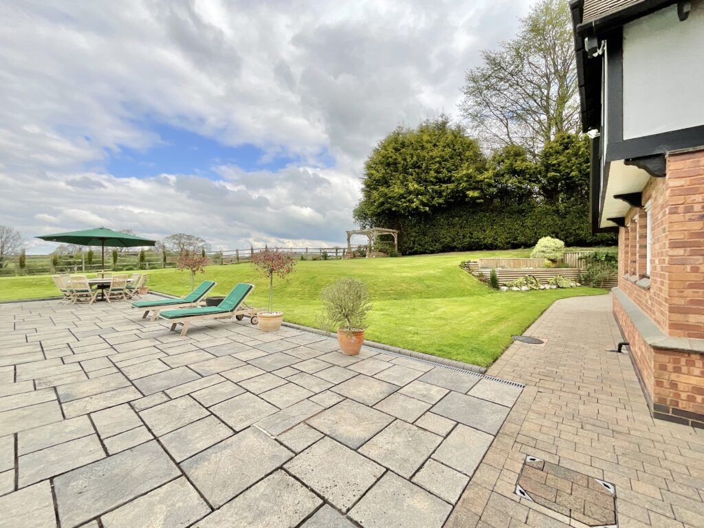 Whitgreave Lane, Whitgreave, ST18