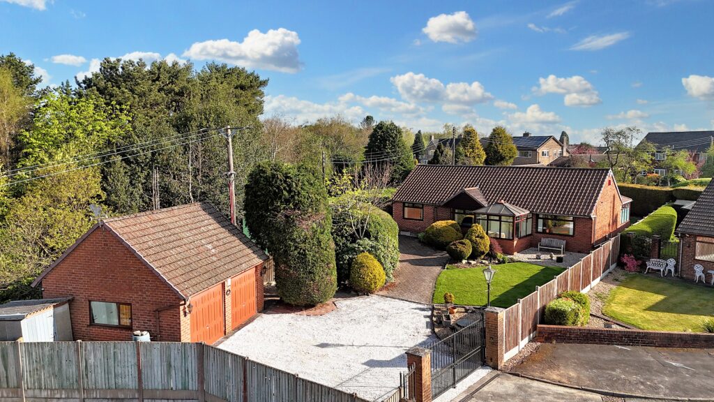 Common Lane, Rough Close, ST3