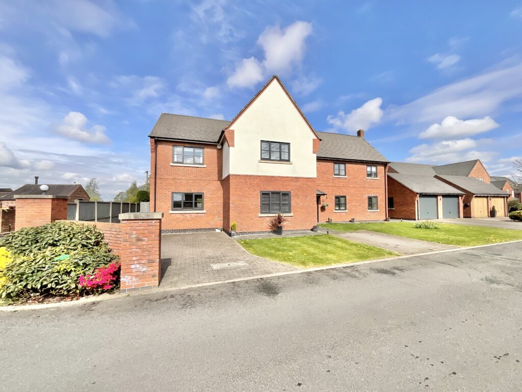Lakesedge, Stone, ST15