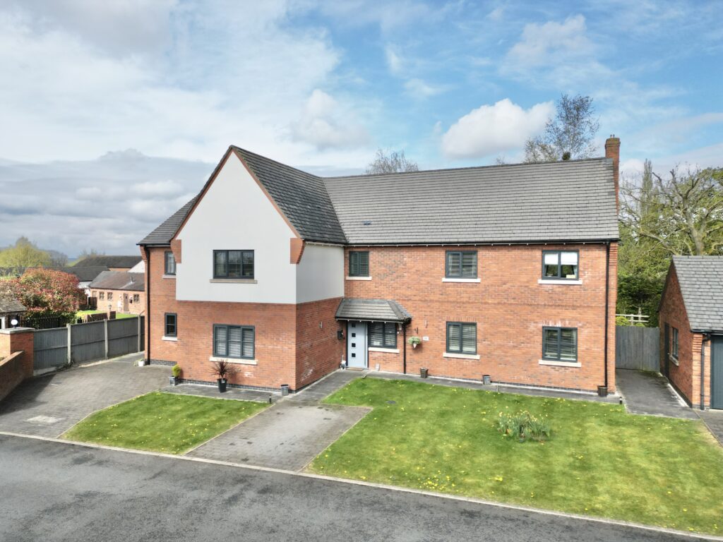 Lakesedge, Stone, ST15