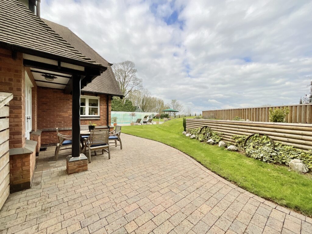 Whitgreave Lane, Whitgreave, ST18