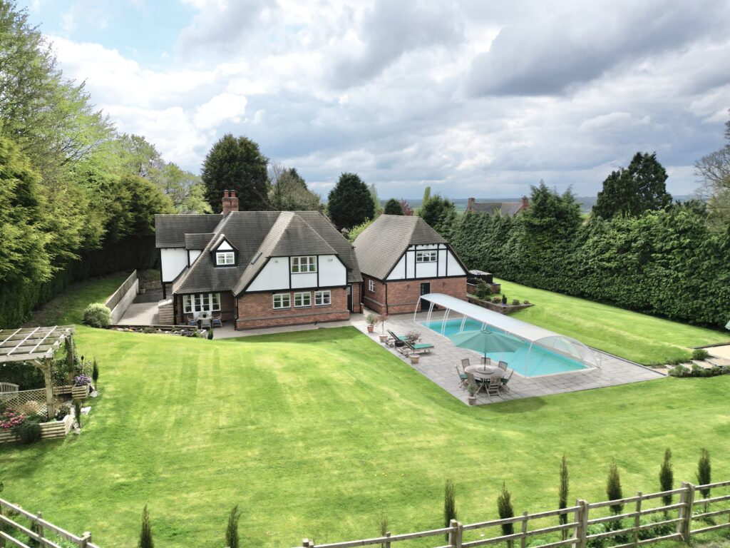 Whitgreave Lane, Whitgreave, ST18