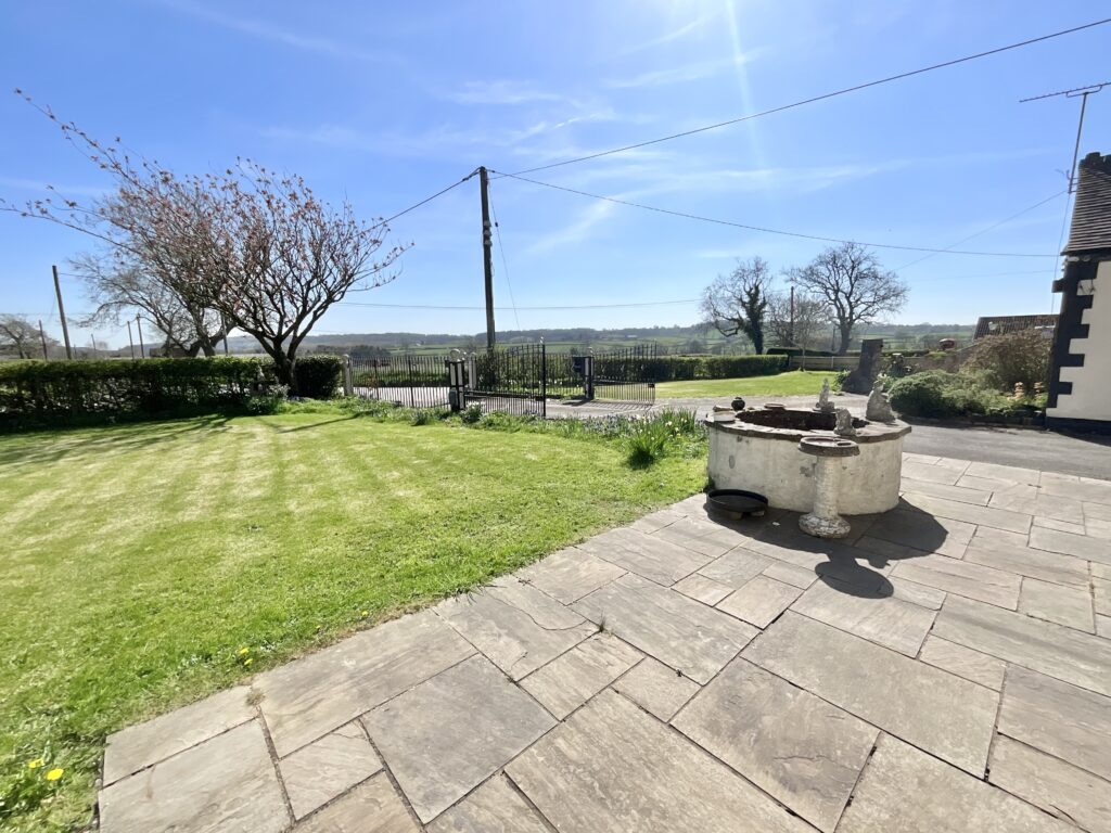 Birchenfields Lane, Dilhorne, ST10