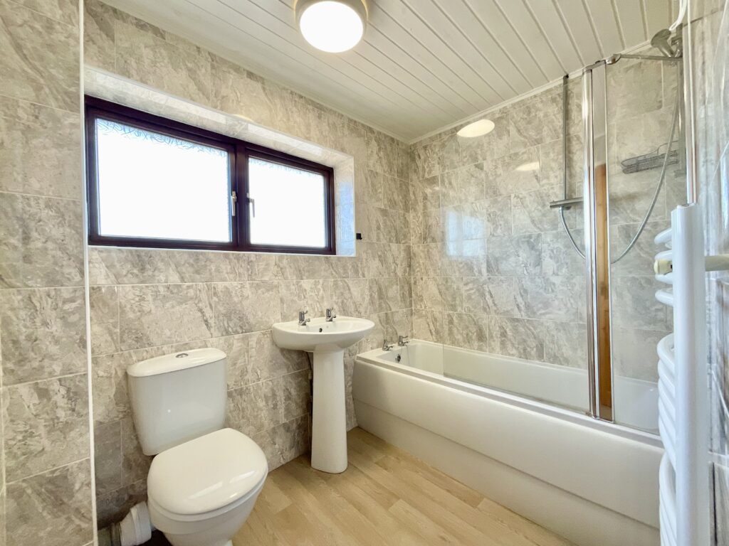 Beacon Rise, Stone, ST15