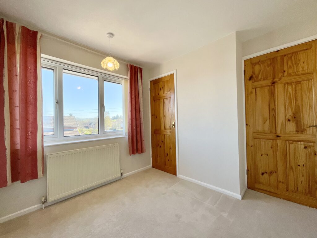 Beacon Rise, Stone, ST15