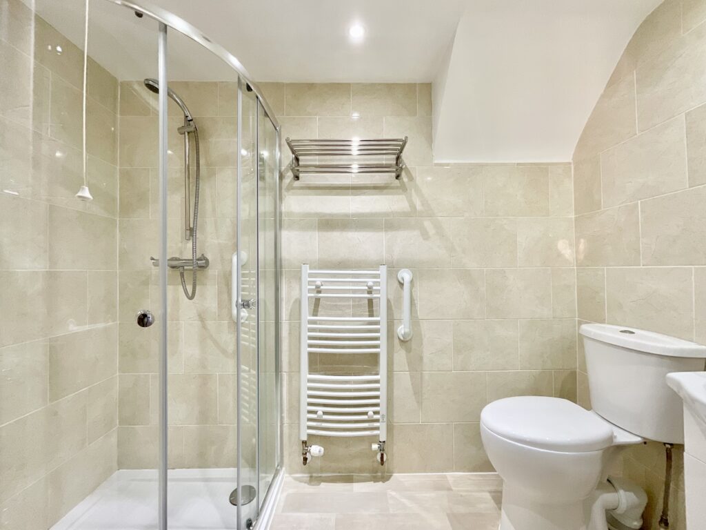 Beacon Rise, Stone, ST15