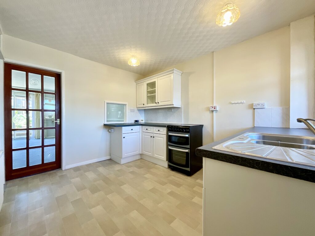 Beacon Rise, Stone, ST15