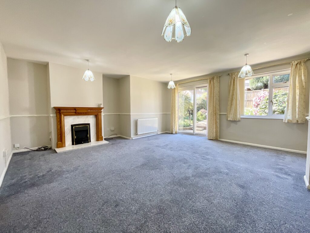 Beacon Rise, Stone, ST15