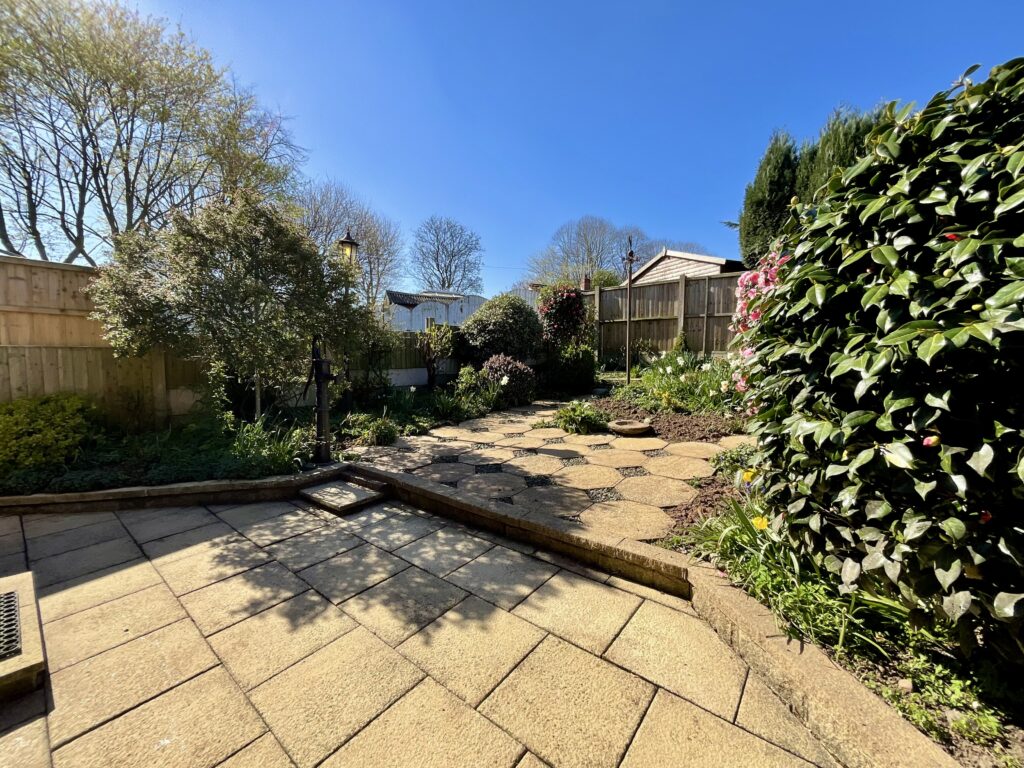 Beacon Rise, Stone, ST15
