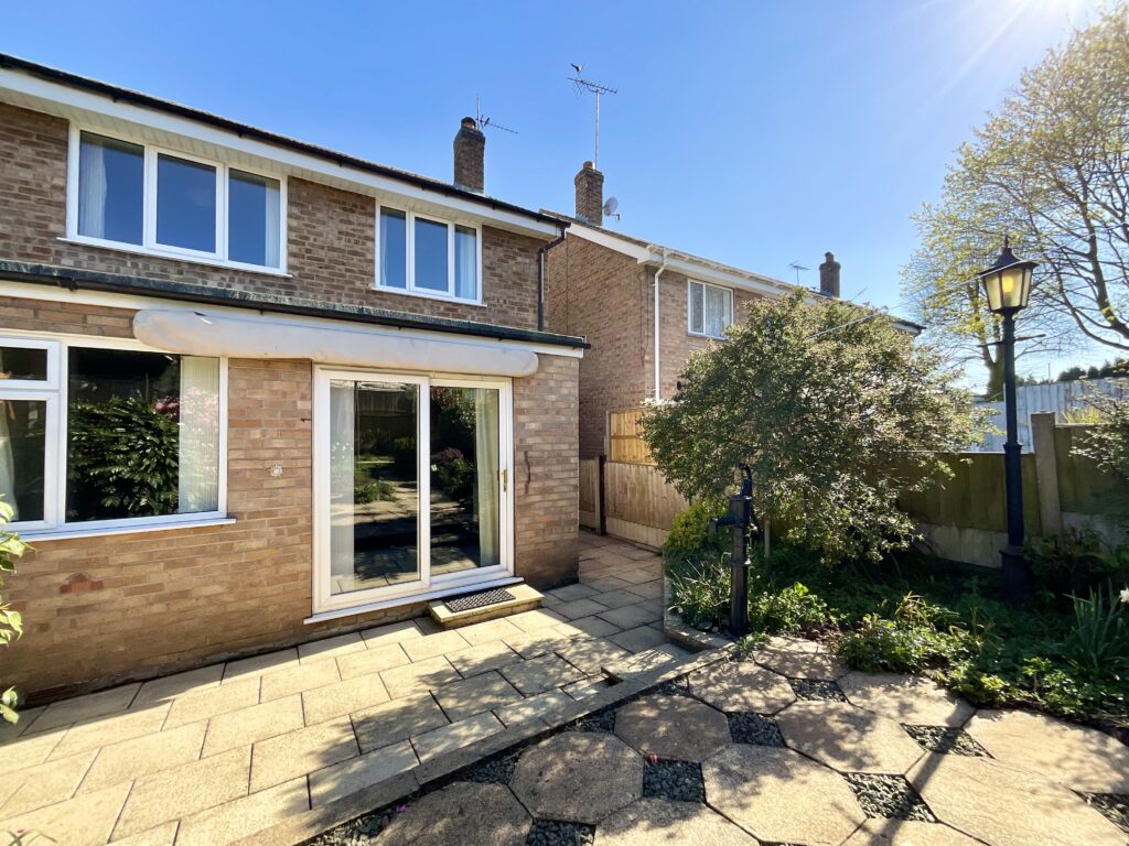 Beacon Rise, Stone, ST15
