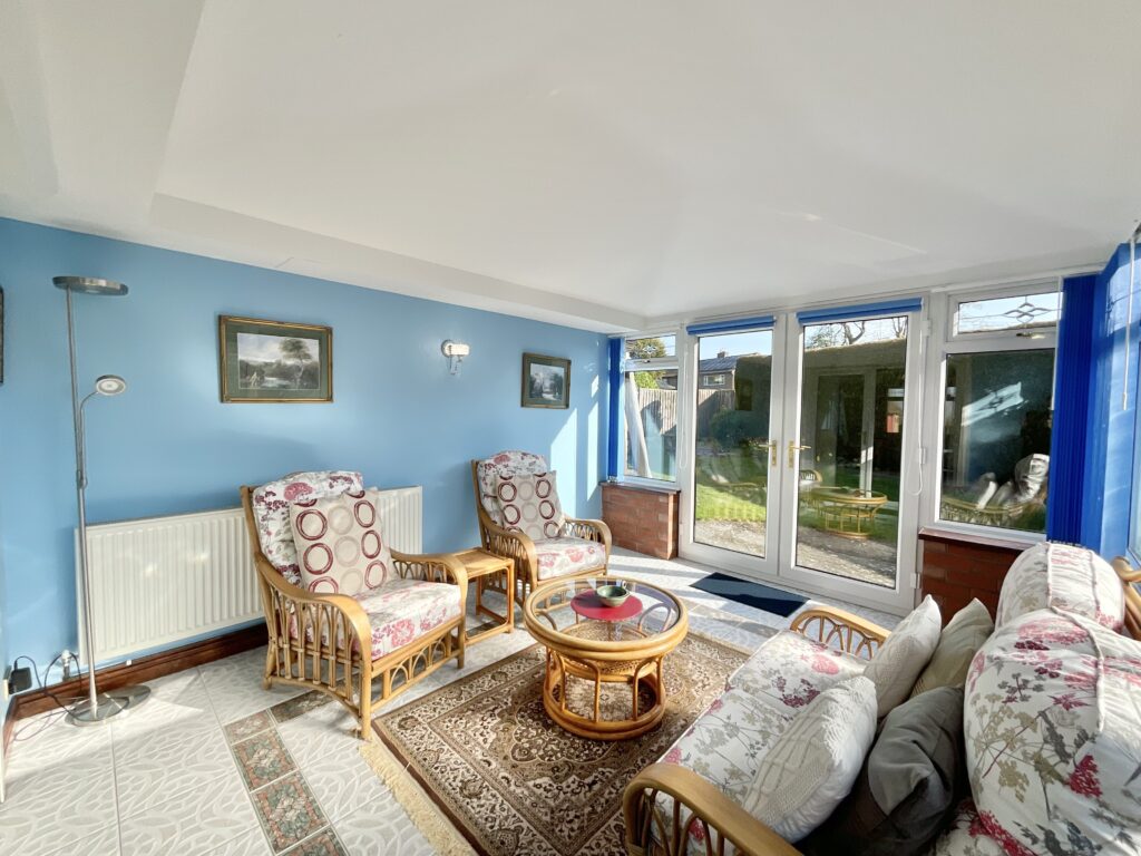 Common Lane, Rough Close, ST3