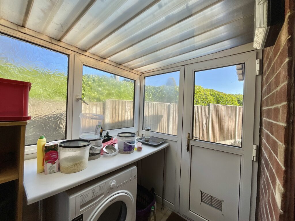 Common Lane, Rough Close, ST3