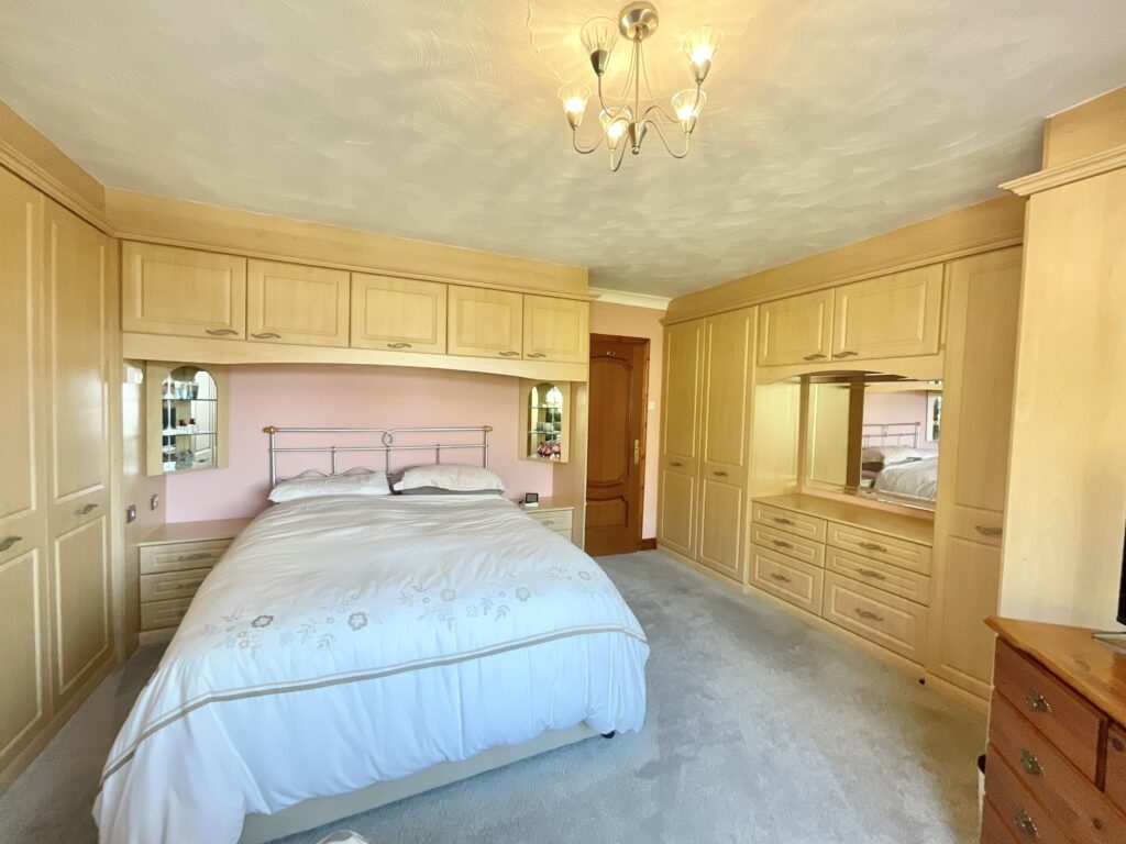 Common Lane, Rough Close, ST3