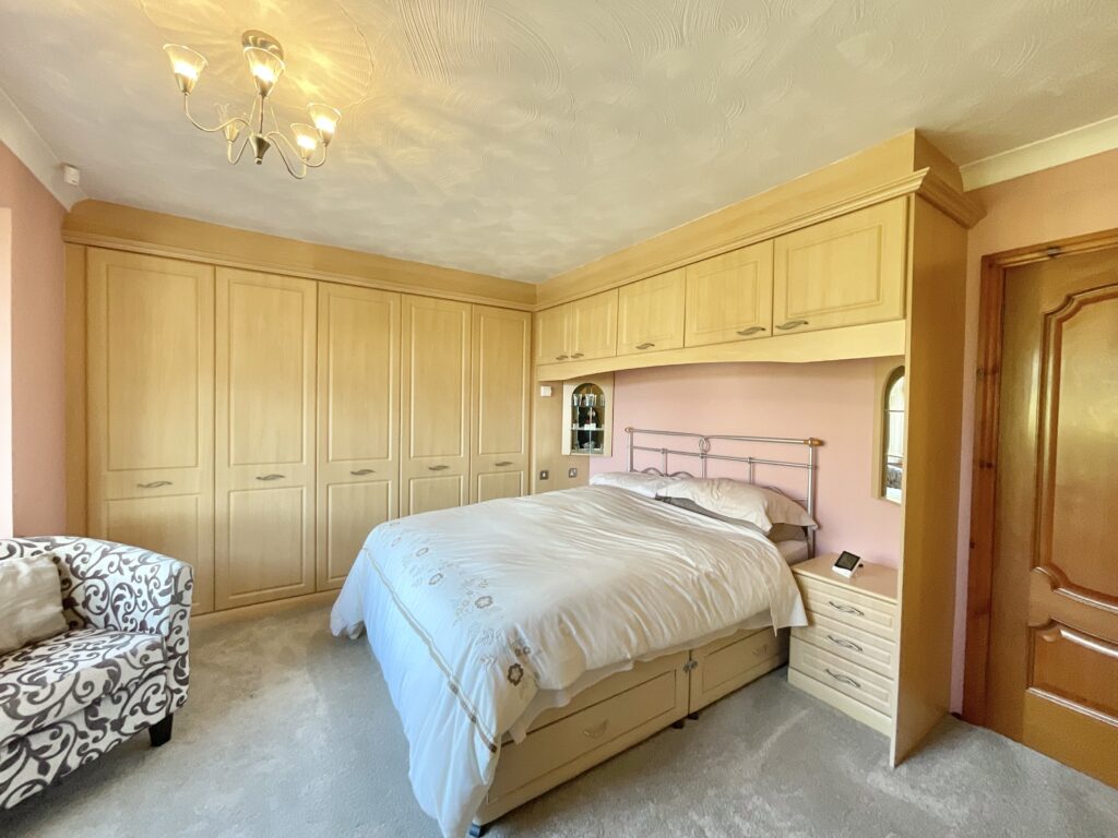 Common Lane, Rough Close, ST3