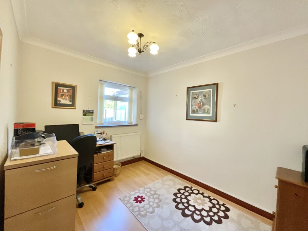 Common Lane, Rough Close, ST3