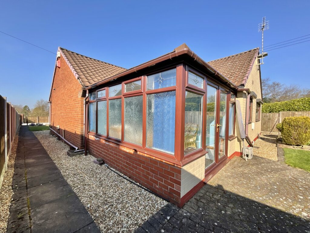 Common Lane, Rough Close, ST3